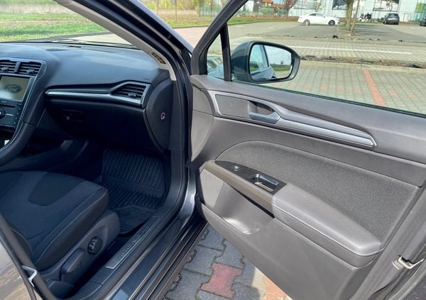 Ford Mondeo cena 51900 przebieg: 257000, rok produkcji 2015 z Warszawa małe 742